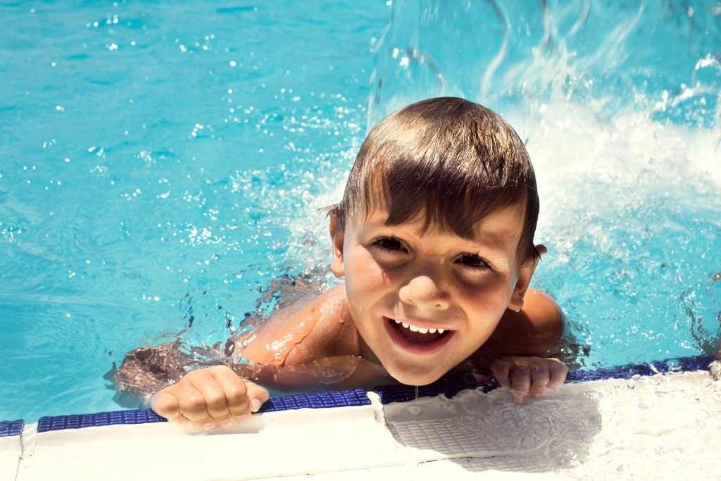 help child overcome the fear of swimming