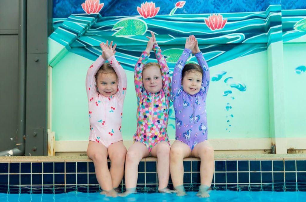 Children participating in a small-group swimming lesson, highlighting the benefits of personalised instruction and individual attention.